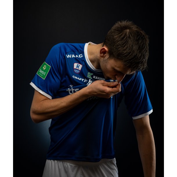 Leikarablusa 2025, heima (vaksin)